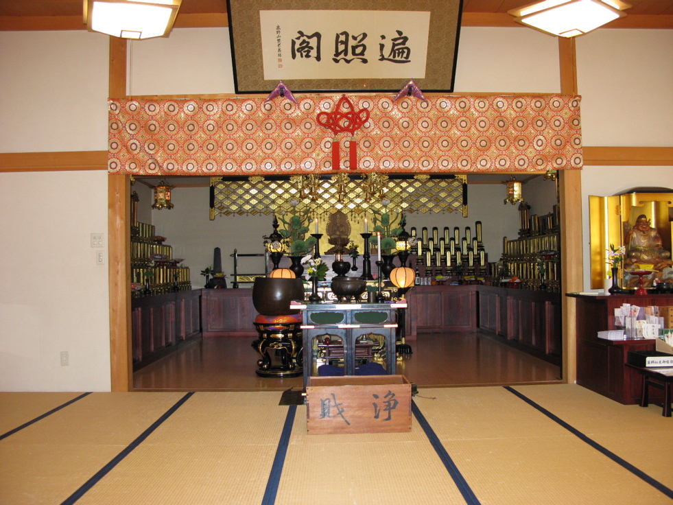 客殿・位牌堂（内部）