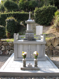 供養塔（納骨塔）